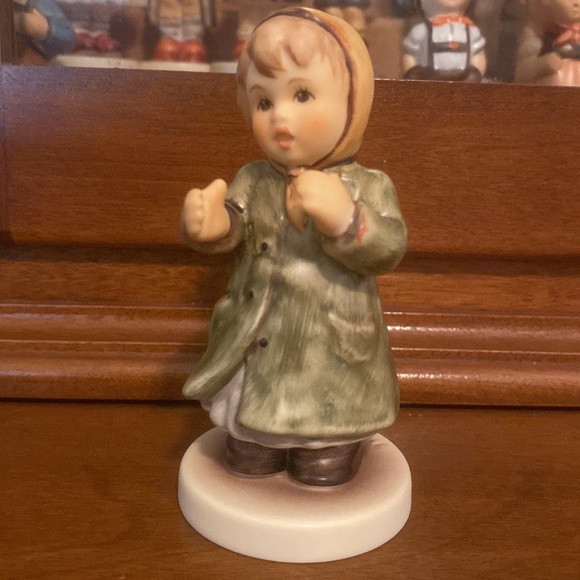 💛TM8 ‘Keeping Time’ Hummel Goebel #2183 - Picture 2 of 8